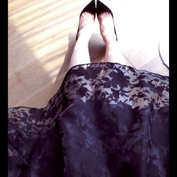 Host Pick! GLAM GIRL ORGANZA & VELVET MIDI SKIRT - Picture 3 of 4