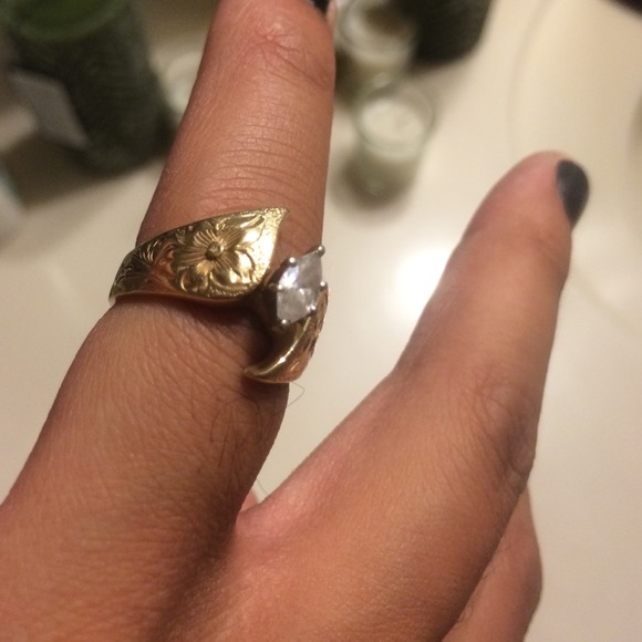 14k Gold Hawaiian Print Wedding Ring - Picture 3 of 4