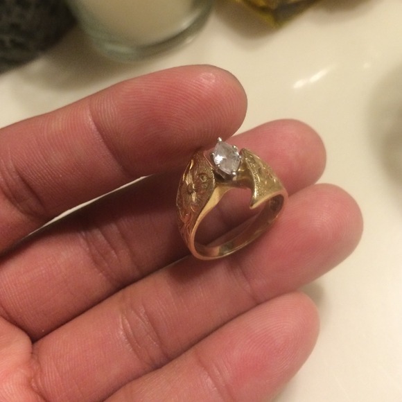 14k Gold Hawaiian Print Wedding Ring - Picture 4 of 4