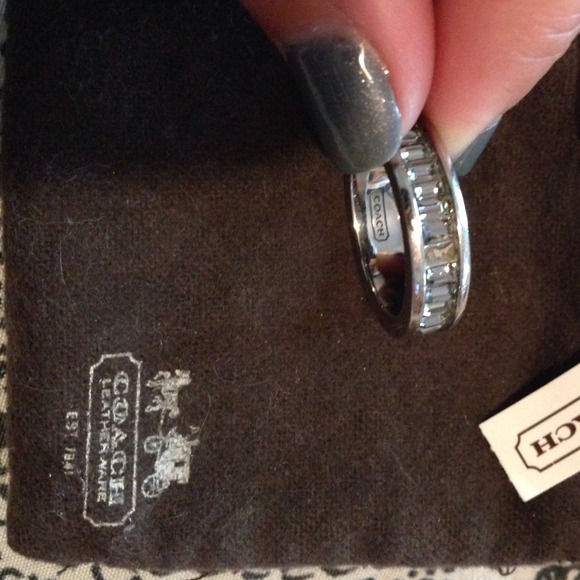 💥50% off💥Coach Silver Rhinestone Ring - Picture 2 of 4