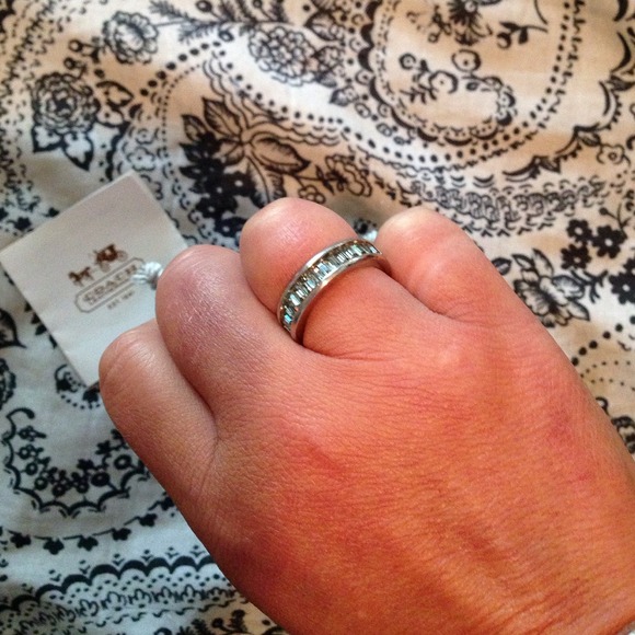 💥50% off💥Coach Silver Rhinestone Ring - Picture 4 of 4