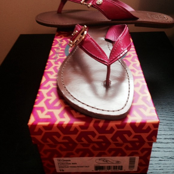 Authentic Tory burch sandals in great condition! - Picture 2 of 4
