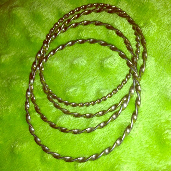 Twisted bangles (gold)