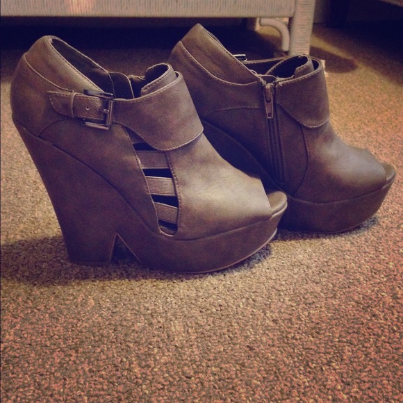Grey wedges!!!