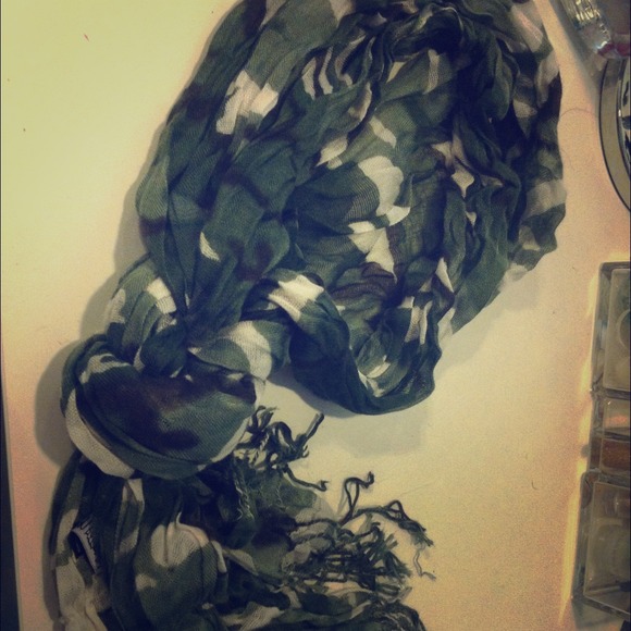 Camo scarf