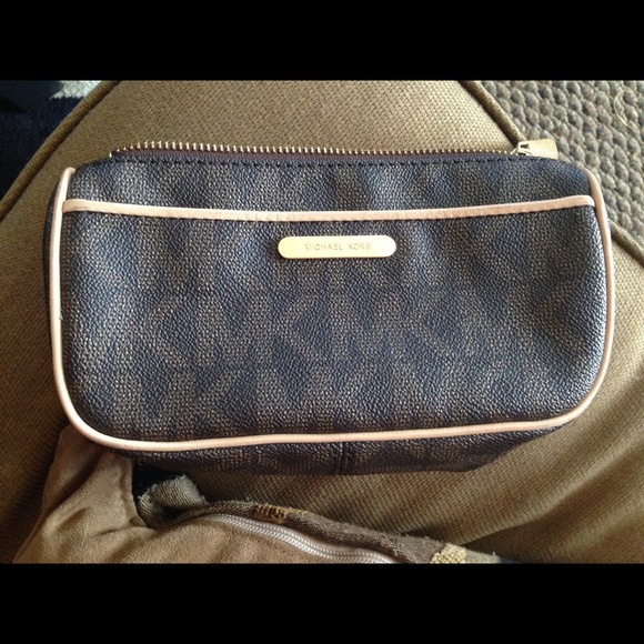 SOLD! Michael kors case