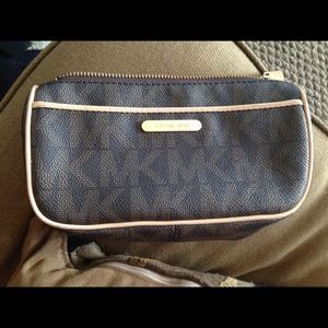SOLD! Michael kors case
