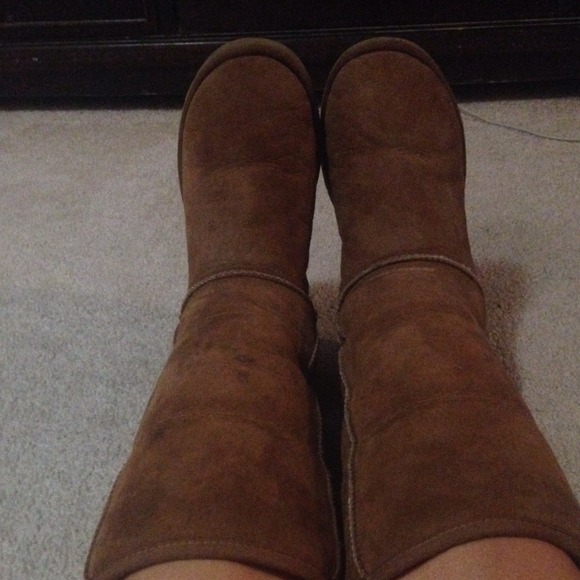 Used tall chestnut uggs sz 7