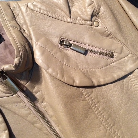 leather jacket - Picture 2 of 3