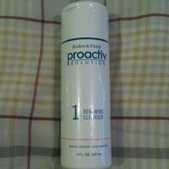 Proactive Renewing cleanser