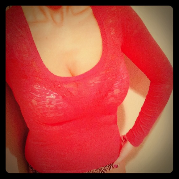 T-shirt with long sleeves red color