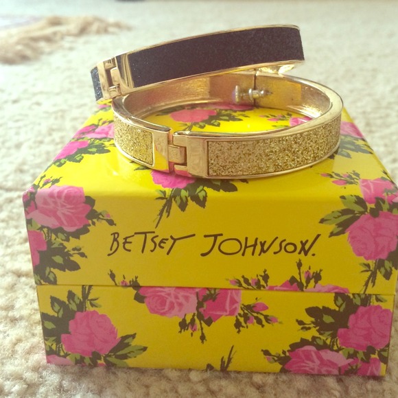 Bundle! Betsey Johnson bangles, Juicy Wristlet