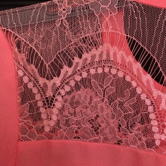 Coral Chiffon & Lace Blouse. EUC Size Small - Picture 3 of 4