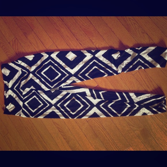 Black&White Aztec High Waist Leggings