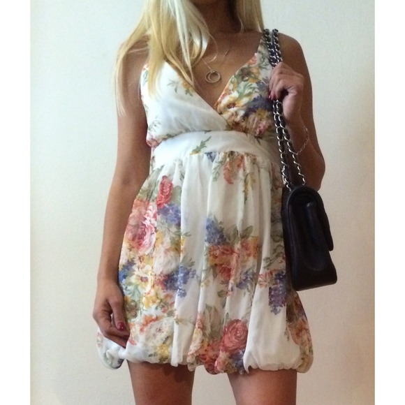 ❌ Sold ❌  White bubble dress