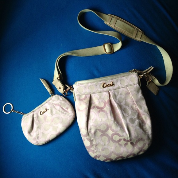 Coach Handbags - Sale!💯% Authentic Pink Coach crossbody w/ coinbag