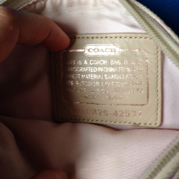 Sale!💯% Authentic Pink Coach crossbody w/ coinbag - Picture 3 of 4