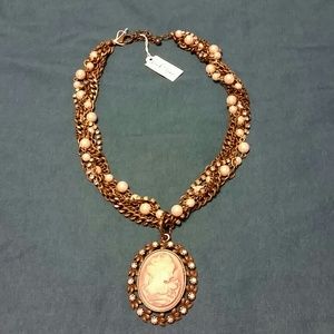 Vintage chain & pearl necklace.