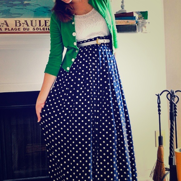 Dresses & Skirts - Vintage High Waisted Midi Skirt.