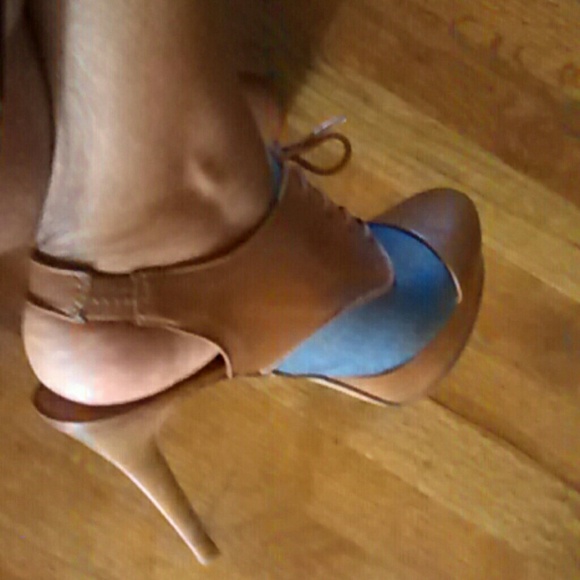 Shoes - Picture 2 of 4