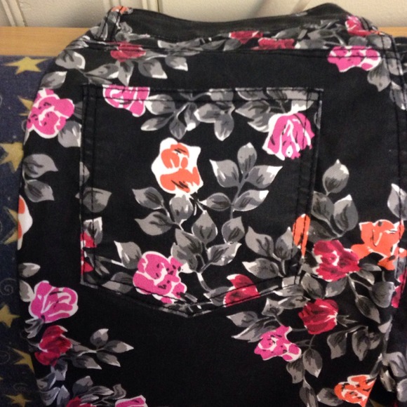 Floral Skinny Jeans - Picture 2 of 4