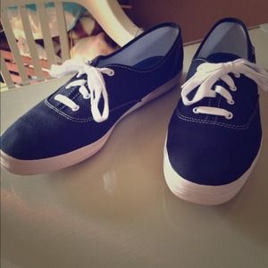 Perfect condition black keds! Extra width.