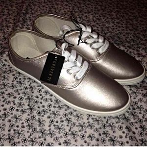 Forever 21 casual shoe