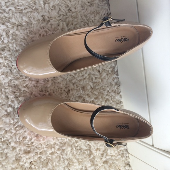 Mary Jane High Heeled Shoes - Picture 2 of 2