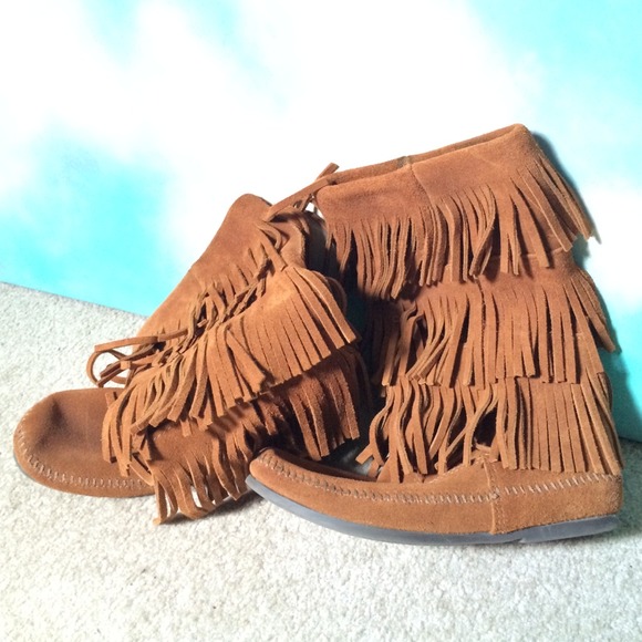 Fringe boots