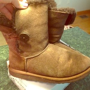 Bailey button Uggs