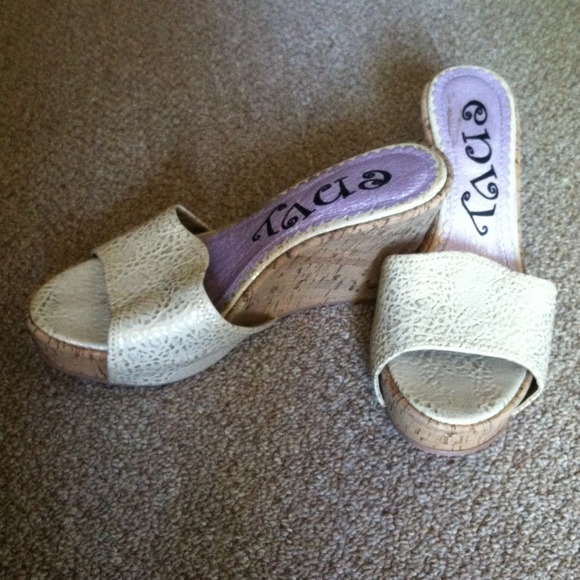 Gold & cream colored wedges!