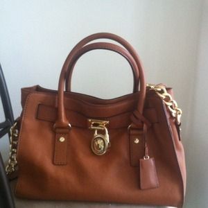 Reduced!! Michael Kors Hamilton leather handbag.