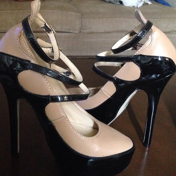 Never worn Maryjane pumps-two tons