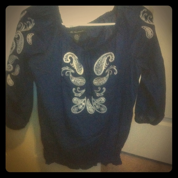 Dark blue/indigo top has a boho/coachella touch