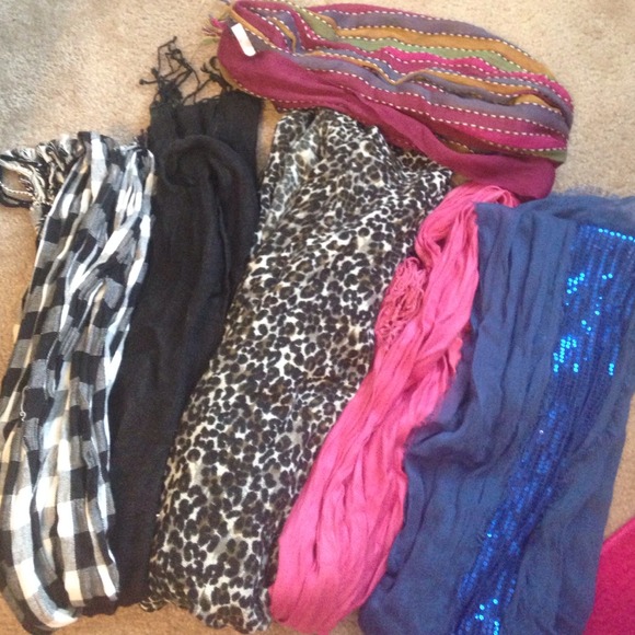 ❌ SOLD Various scarves. PRICE LISTED IS INDIVIDUAL