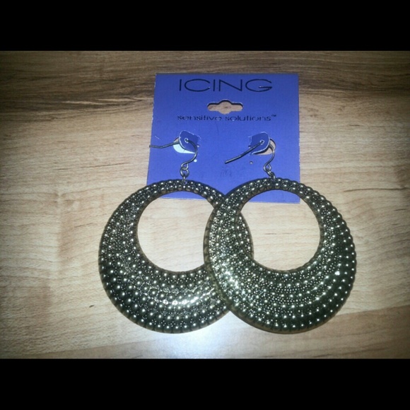 Earrings by icings