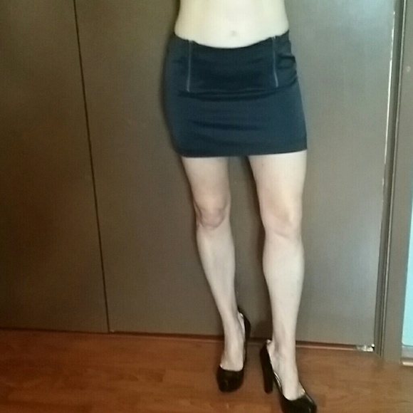 🎈sale🎈ELIZABETH AND JAMES BLACK SKIRT - Picture 1 of 4