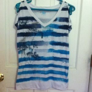 Striped tee with open sleeve and flowers