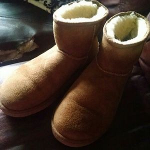 Size 8 authentic Chestnut Classic Mini Ugg Boots