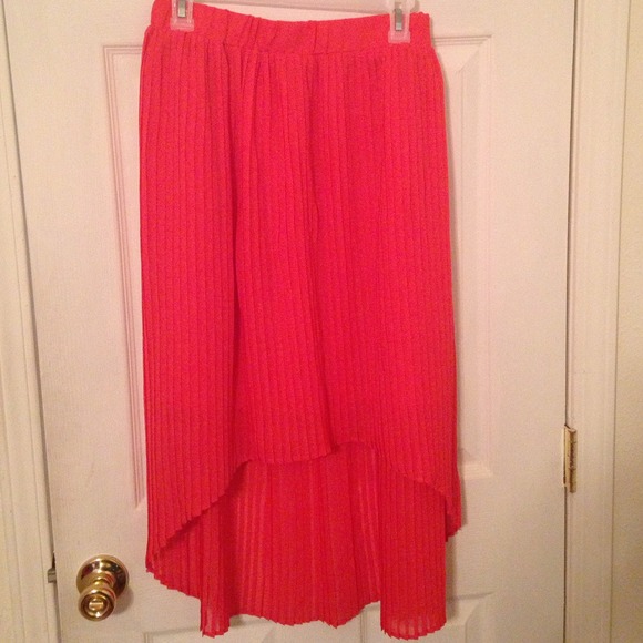Pleated High Low Skirt