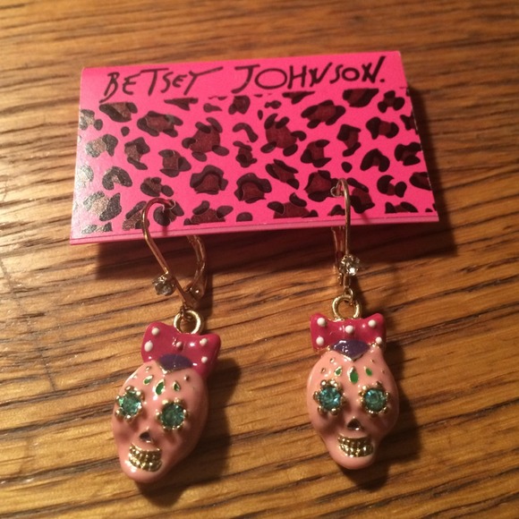 Betsey johnson viva la betsey skull drop earrings