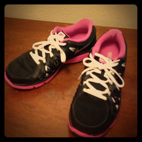 Nike dual fusion.