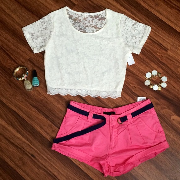 ⛔️ SOLD! ⛔️ NEW Lace Crop Top - Ivory