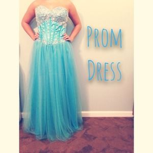 Ball Gown Prom Dress 💙👑