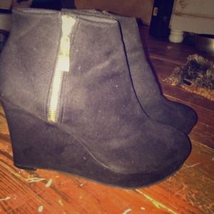 GREAT DEAL ON CHRISTIAN SIRIANO HEELS/BOOTIES!!