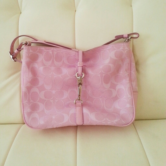 Coach Handbags - ⤵Coach pink Hampton purse