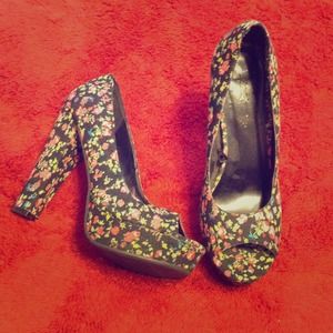 Floral pumps!