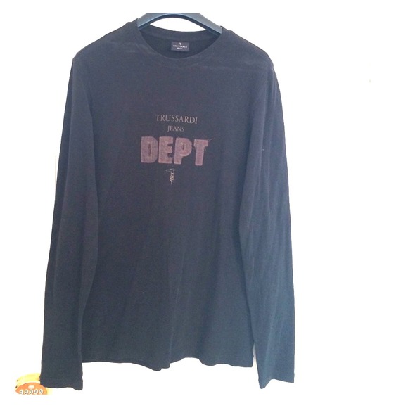 A perfect long sleeved Tee to pair with jeans