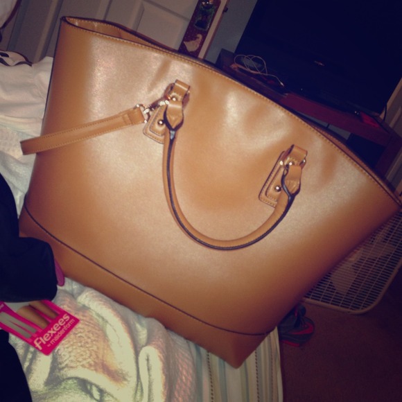 Pretty No Name Brand Purse