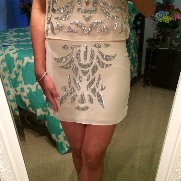 NWT Additional photos - Sequin Mini - Picture 2 of 3